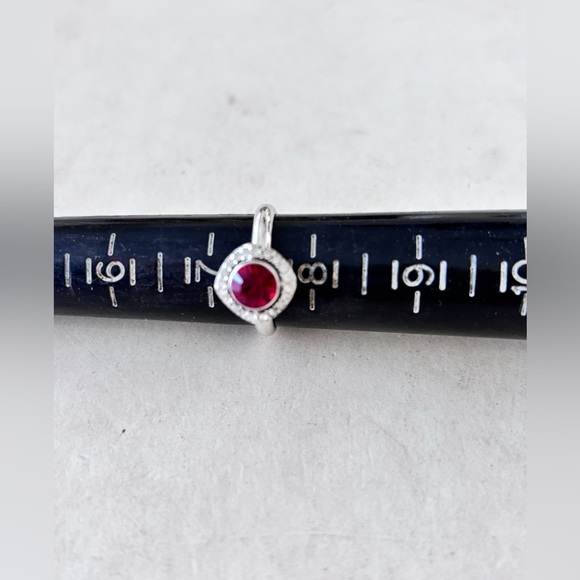 Brighton ruby ring with crystals around the ring. Excellent condition. Size 7.5 - Picture 2 of 7